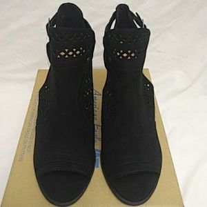 American Eagle PIA Laser-Cut Open Toe